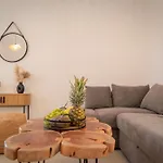 Stone Waves αpartments & *