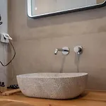 Stone Waves αpartments & *