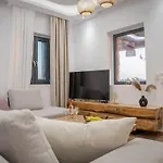 Stone Waves αpartments * Agios Arsenios